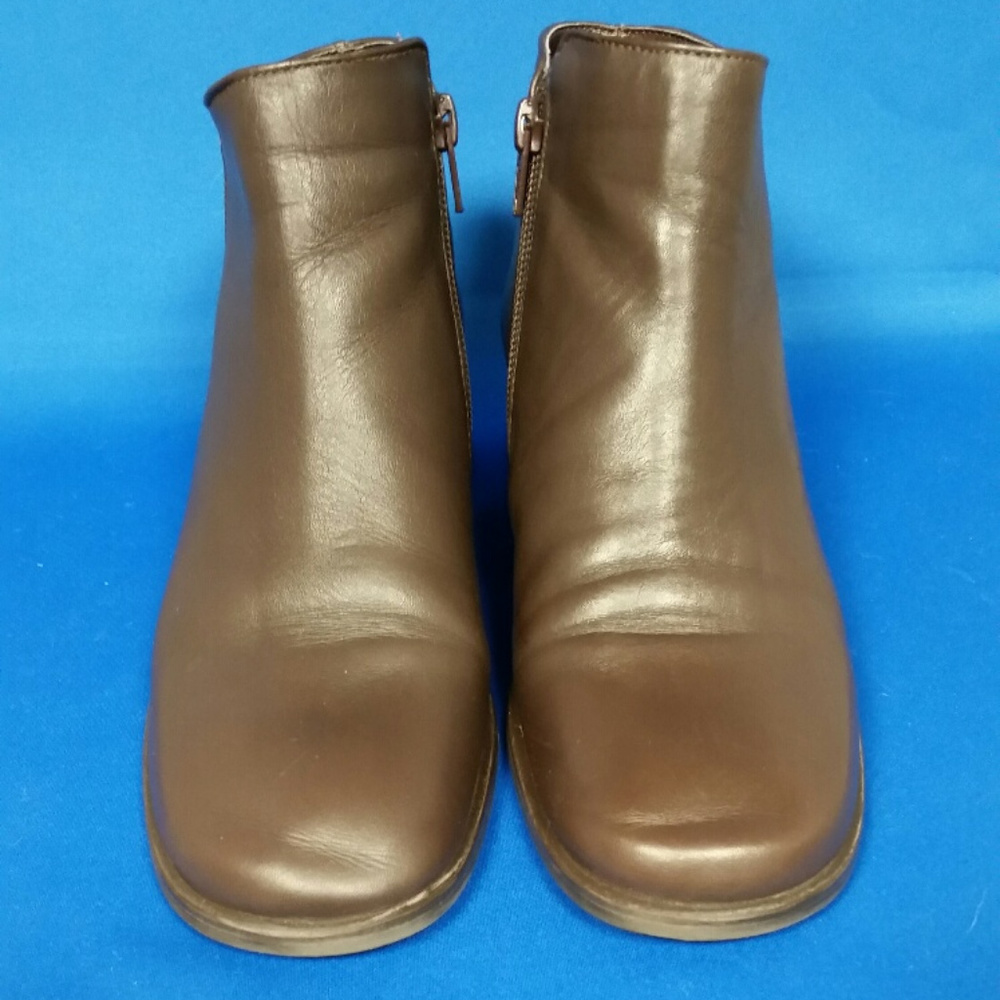 Etienne Aigner Brown ankle boots.Sz 6-1/2